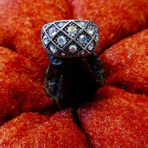 Lia Sophia ladies ring. Size 8.